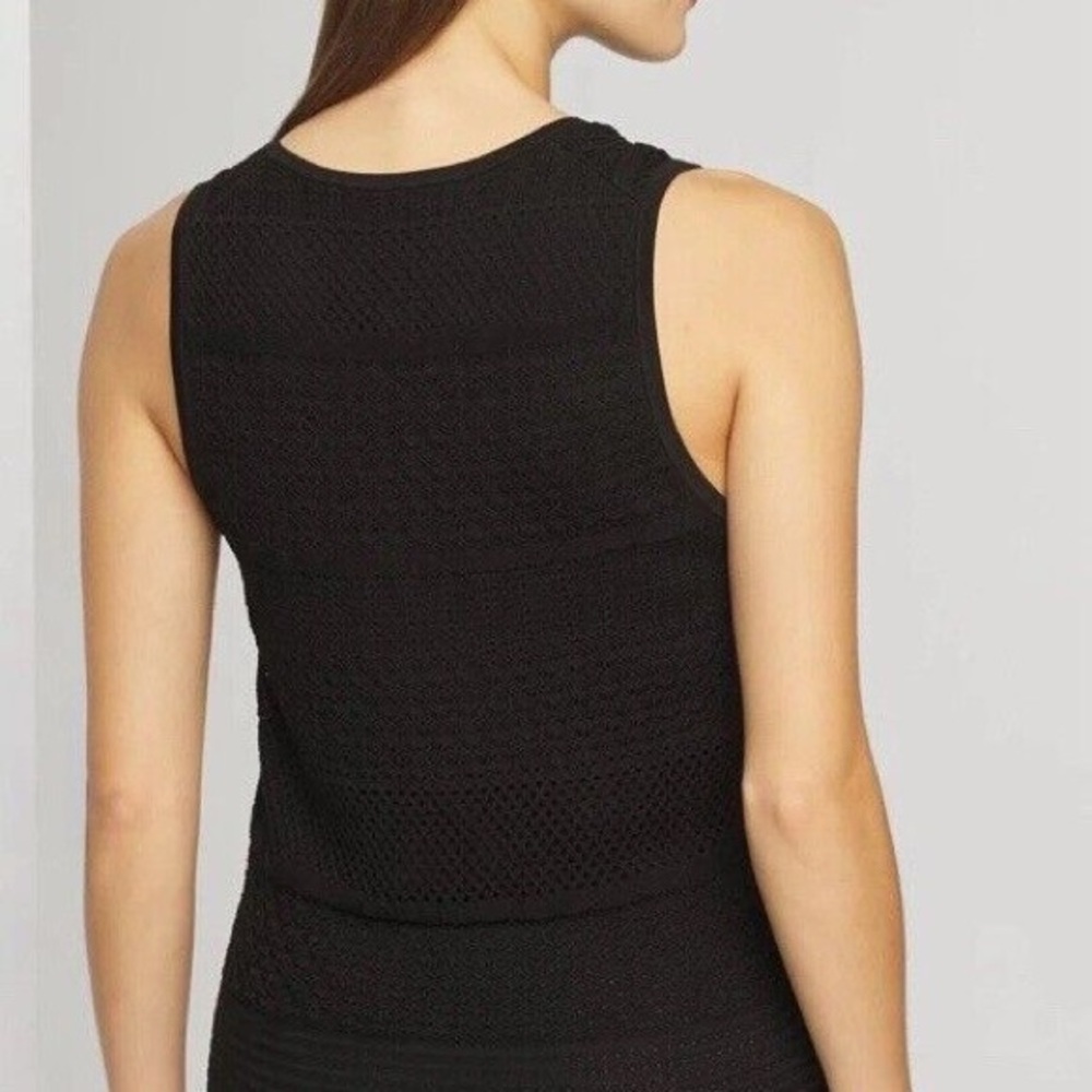 Like New! Navy Sleeveless V-Neck Shell, Size Large